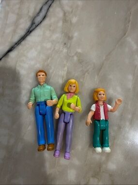 Fisher Price Sweet Streets Dollhouse Country Cottage Girl Mom Dad Doll Figures